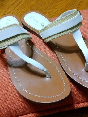 CALVIN KLEIN SANDAL WHITE SIZE 8.5 GOOD CONDITION